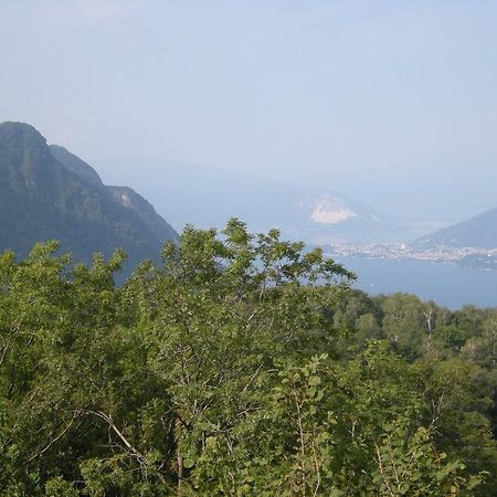 La Casa Del Borgo Bed and Breakfast Brissago-Valtravaglia Exteriör bild