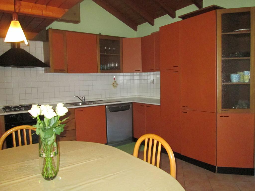 La Casa Del Borgo Bed and Breakfast Brissago-Valtravaglia Exteriör bild