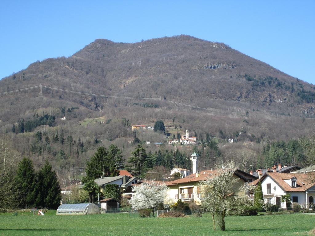 La Casa Del Borgo Bed and Breakfast Brissago-Valtravaglia Exteriör bild