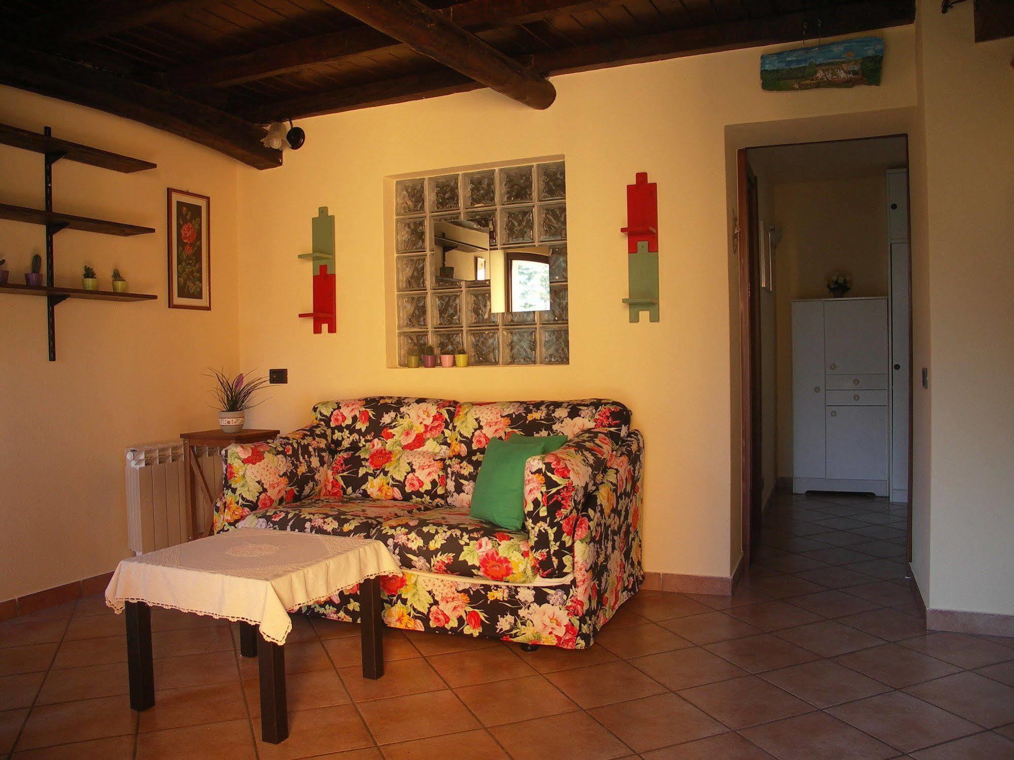 La Casa Del Borgo Bed and Breakfast Brissago-Valtravaglia Exteriör bild