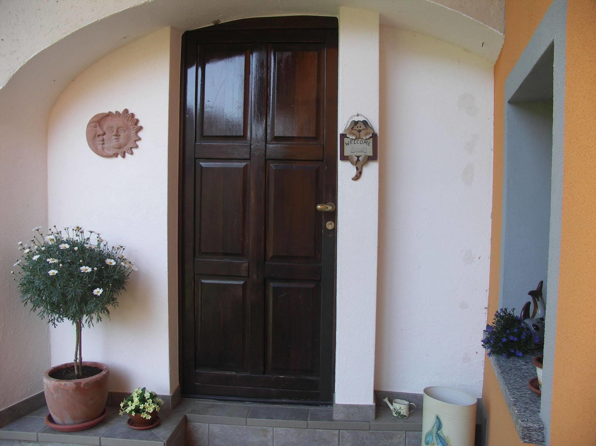 La Casa Del Borgo Bed and Breakfast Brissago-Valtravaglia Exteriör bild